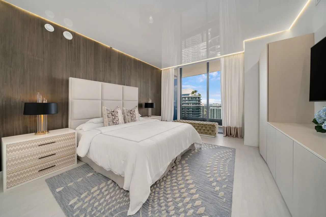 Skyline Reflection – Miami Gloss Ceiling with Ambient Geometry - Image 3