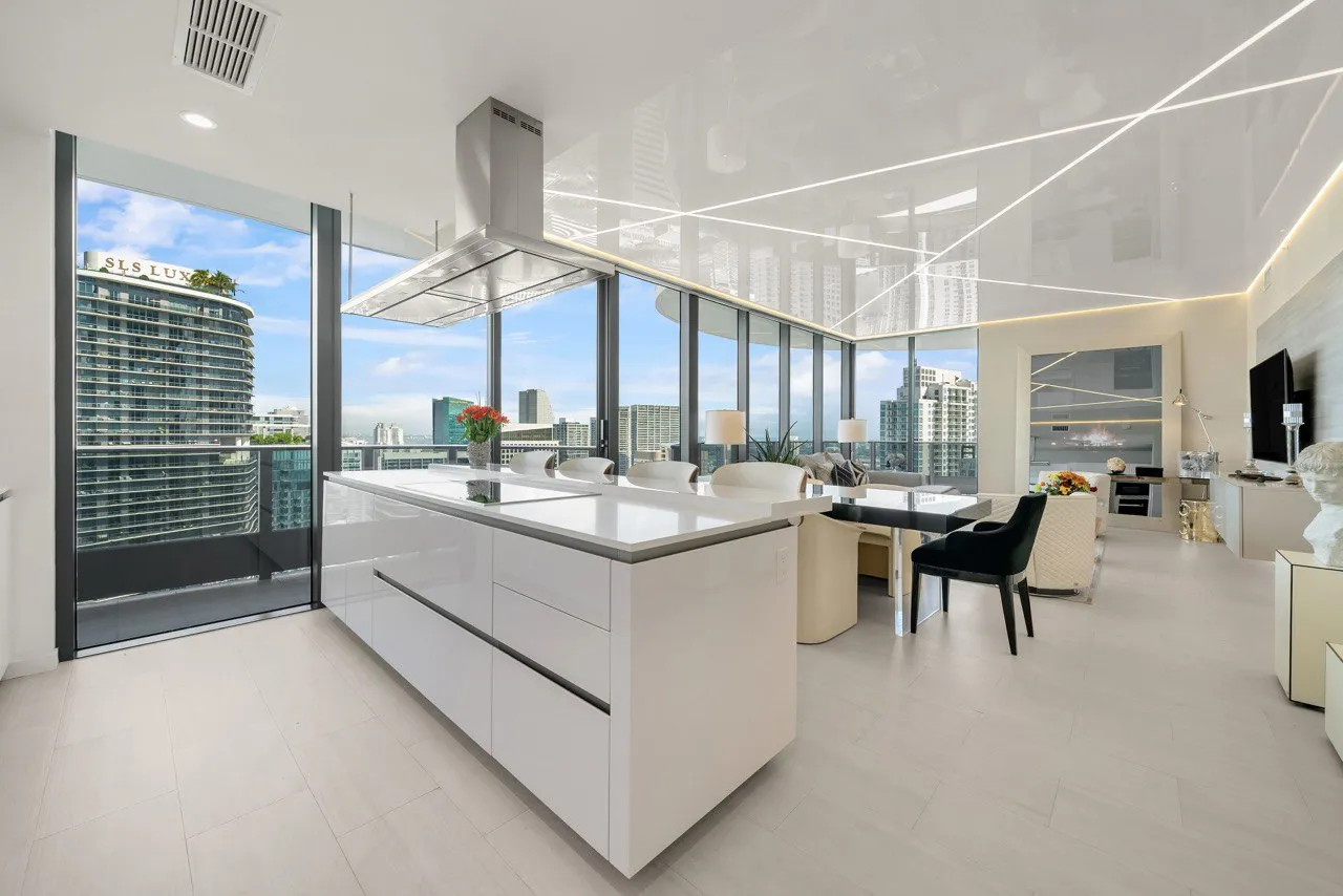 Skyline Reflection – Miami Gloss Ceiling with Ambient Geometry - Image 5