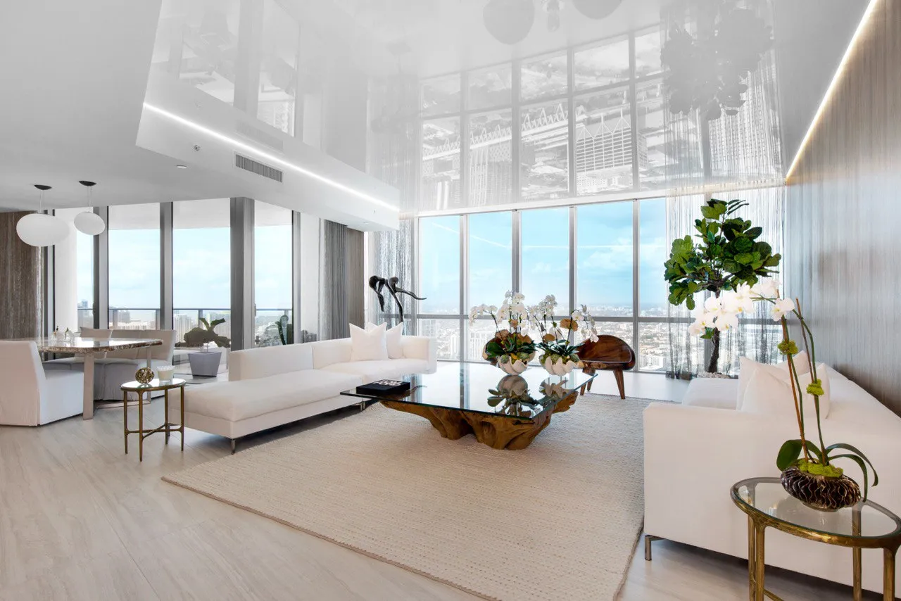 Skyline Serenity – Luxury Penthouse in Miami - Image 4