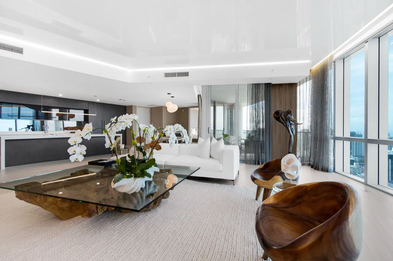 Skyline Serenity – Luxury Penthouse in Miami - Image 5