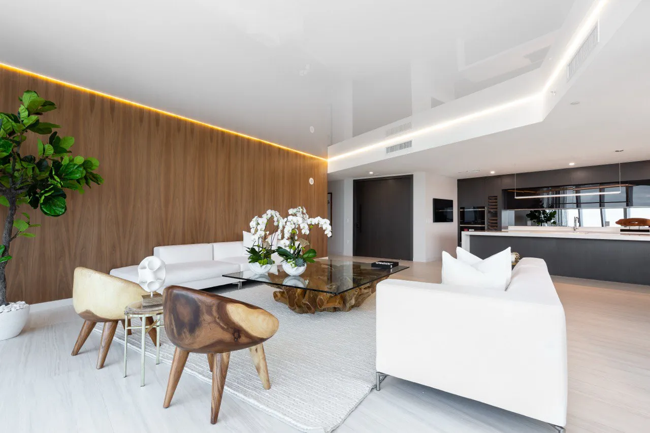 Skyline Serenity – Luxury Penthouse in Miami - Image 6