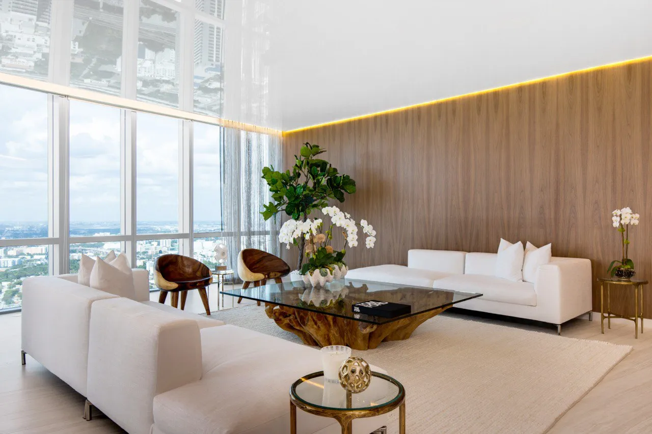 Skyline Serenity – Luxury Penthouse in Miami - Image 7