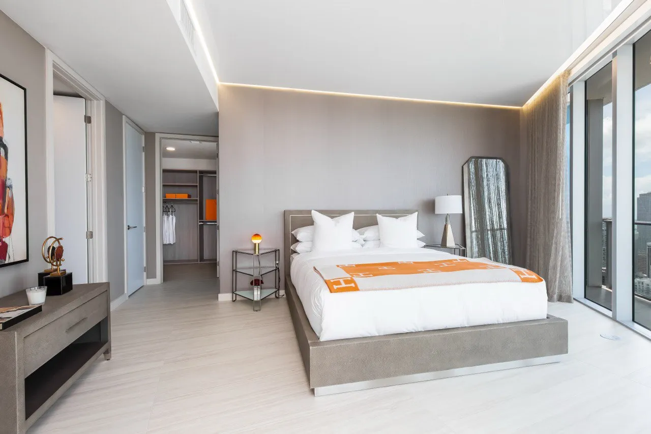 Golden Hour Luxe – High-Rise Living in Miami - Image 4