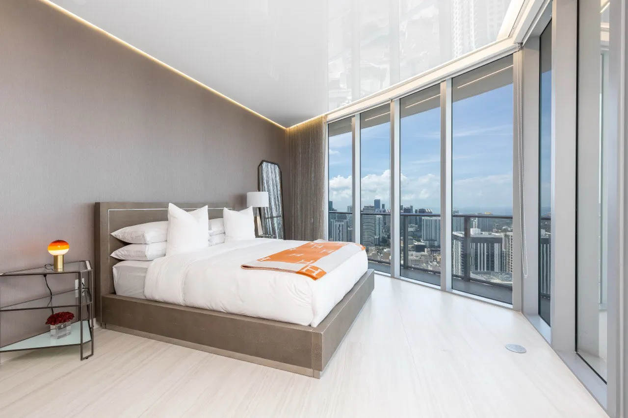 Golden Hour Luxe – High-Rise Living in Miami - Image 8